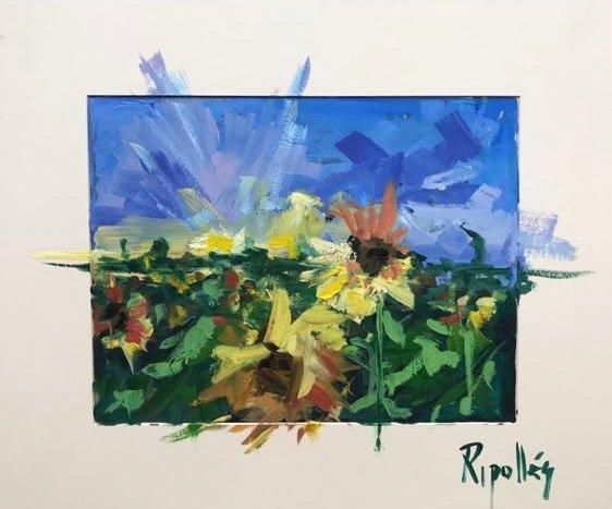 Campo de girasoles con dos de ellos en primer plano. Rayos de sol que atraviesan el cielo de color azul intenso.